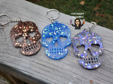 Load image into Gallery viewer, Skull Keychain
